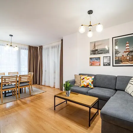 Апартаменти Cozy 2bdrm *