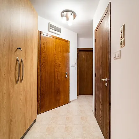 Cozy 2bdrm Апартаменти