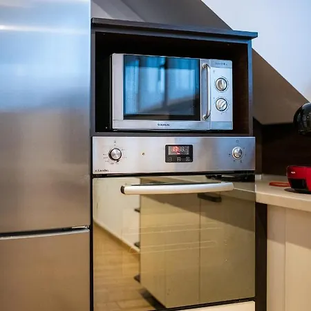 Апартаменти Cozy 2bdrm